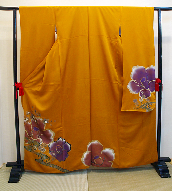 正絹五枚繻子牡丹文様のオレンジ地振袖、レンタル大阪