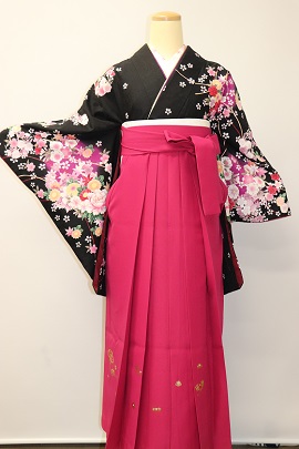 卒業式、袴レンタル大阪：黒赤花柄、刺繍入り小袖：H-010