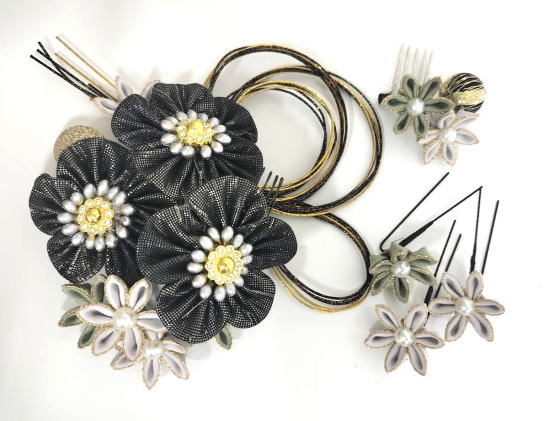 Akiさんの新作つまみ髪飾り|振袖レンタル・髪飾り|大阪都島、日産呉服・和田甚 Akiさんの新作つまみ髪飾り|振袖レンタル・髪飾り|大阪都島、日産呉服・和田甚