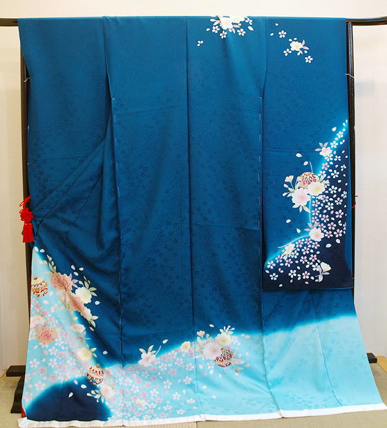 正絹紋意匠手描き友禅ブルー地桜文様の振袖、レンタル大阪