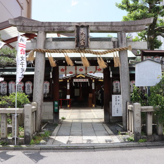 和婚、フォトウエディング（フォトブライダル）神社出張プラン・着付け＆ヘアー＆メイク・写真撮影・創作髪飾り|レンタル白無垢・色打ち掛け・黒紋付き|大阪、日産呉服・和田甚